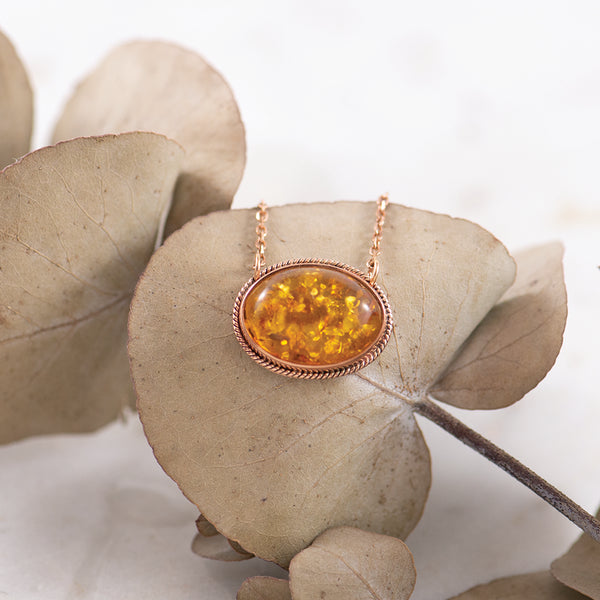 Oval Amber & Rose Gold Rope Bezel Detail