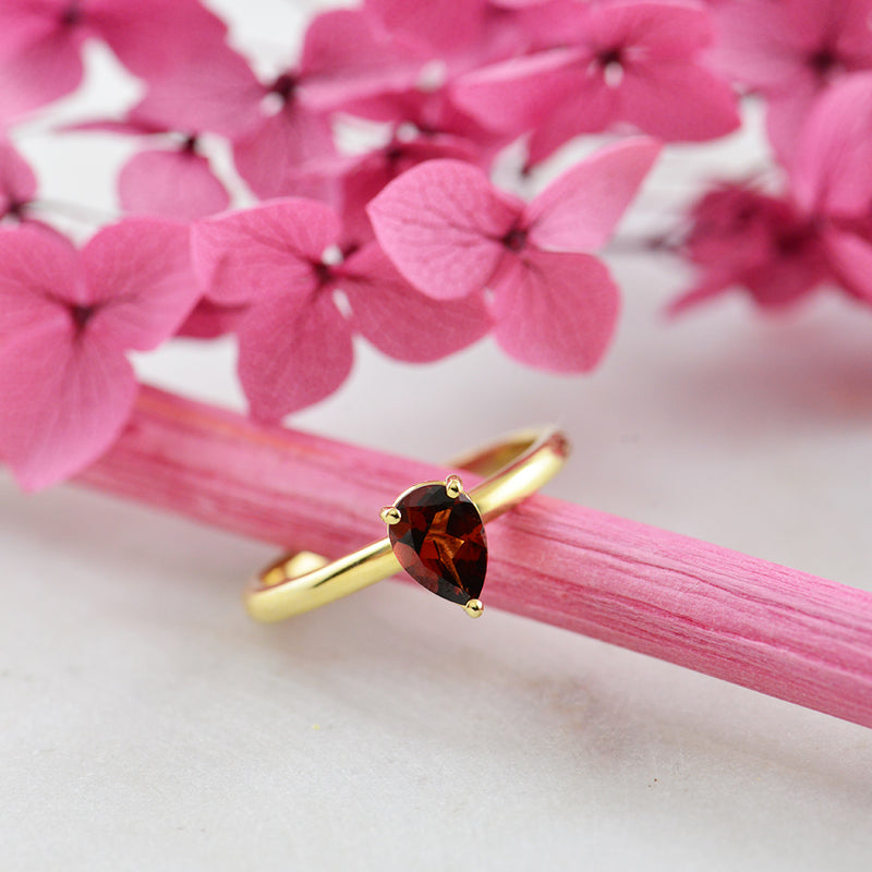 9ct Yellow Gold Pearshape 7x5mm Garnet Ring