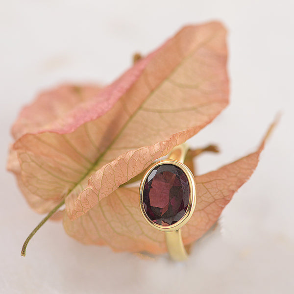 9ct Yellow Gold Oval Rhodalite Garnet Horizontal Set Ring