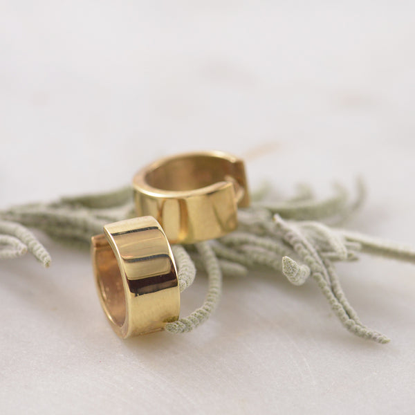 Huggy earrings in 9K Yellow Gold