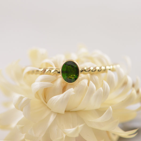 9ct Yellow Gold Oval Green Tourmaline Twisted Open Band Dress Ring