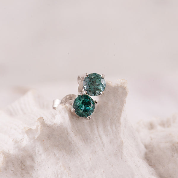 9k White Gold stud earring with a Round Teal Tourmaline stone