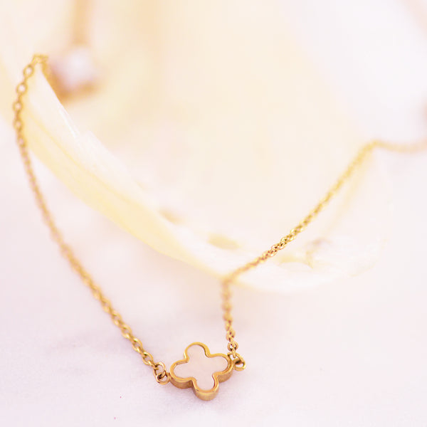 9ct Italian Gold wNecklace with Mother of Pearl Detail