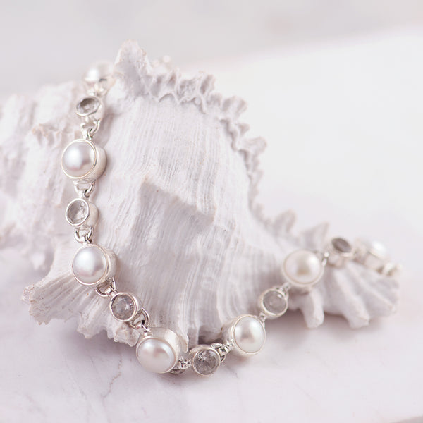 Fresh Water Pearl and Quartz gemstone bracelet