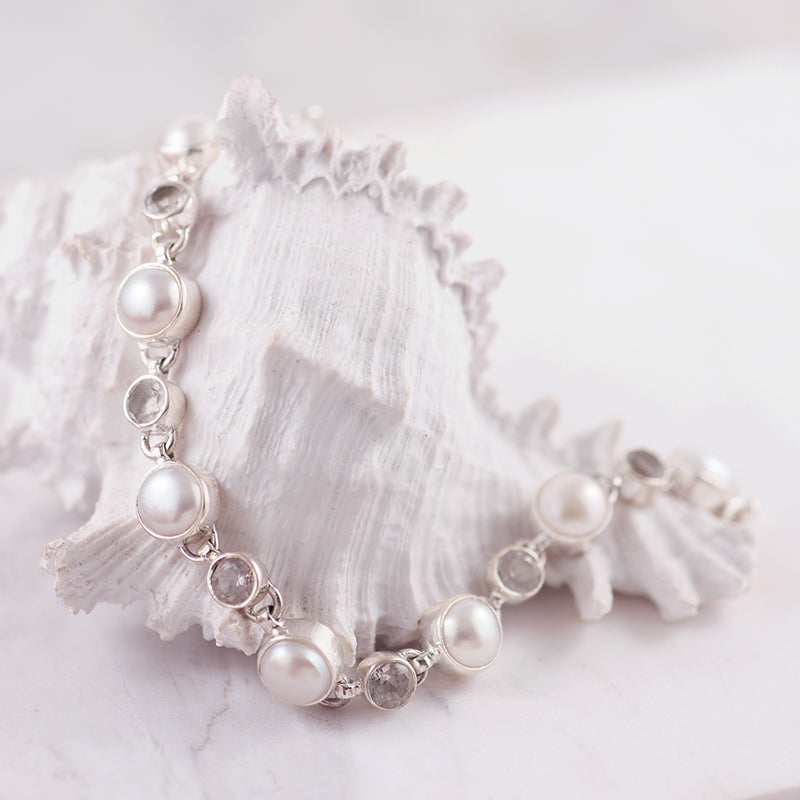 Fresh Water Pearl and Quartz gemstone bracelet
