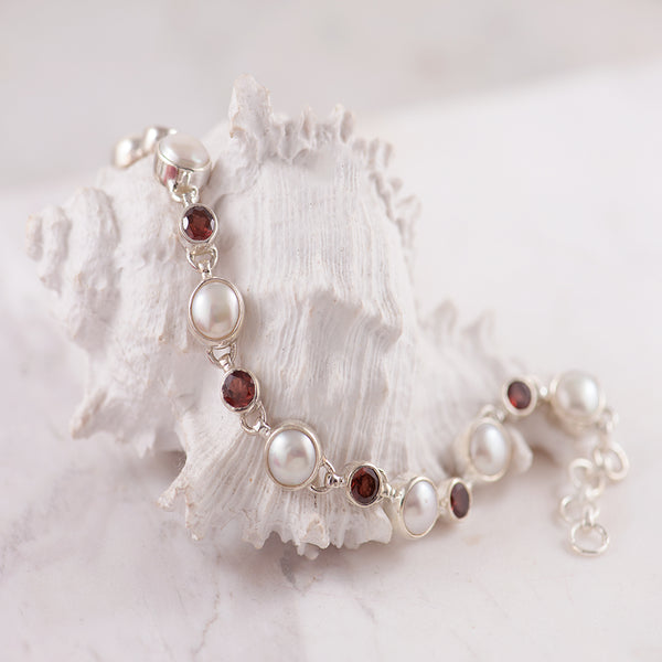Fresh Water Pearl and garnet bracelet