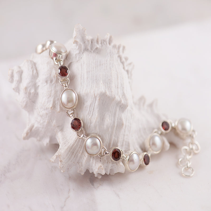 Fresh Water Pearl and garnet bracelet