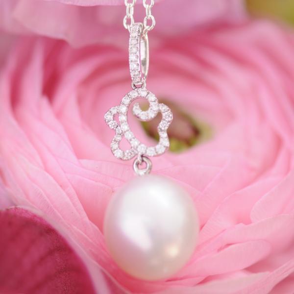 South Sea Pearl & Diamond Pendant set in 18k White Gold