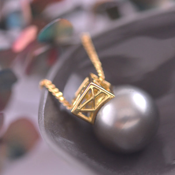 18k Yellow Gold Tahitian Pearl Hand-made Matrix Pendant