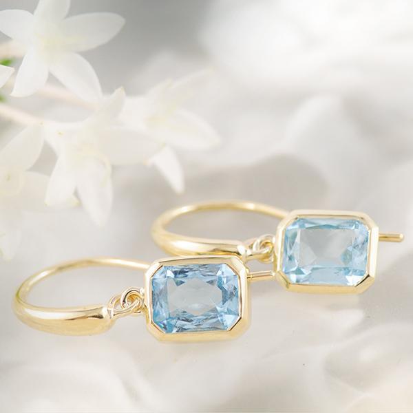 Blue Topaz Earrings in Yellow Gold