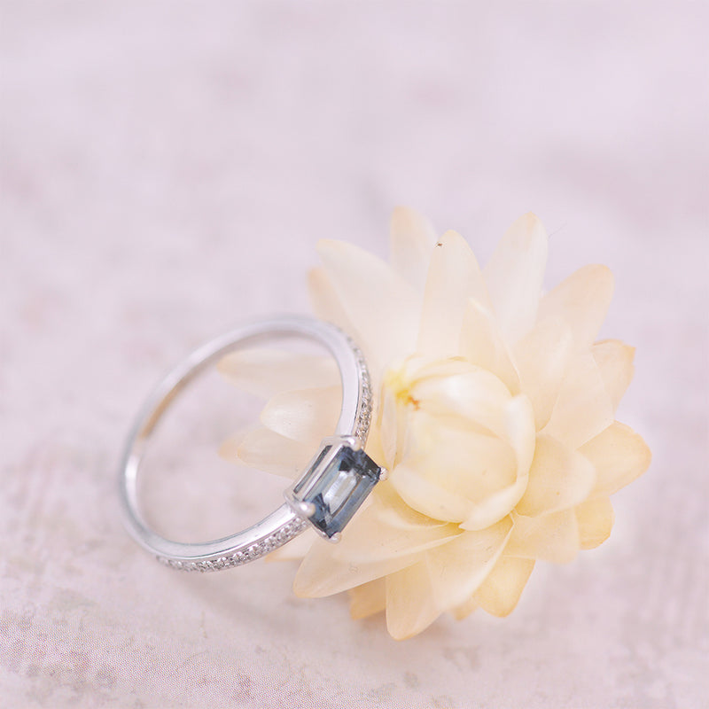 9ct White Gold London Blue Topaz and Diamond Ring