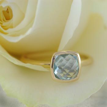 Blue Topaz Ring in 9ct Yellow Gold