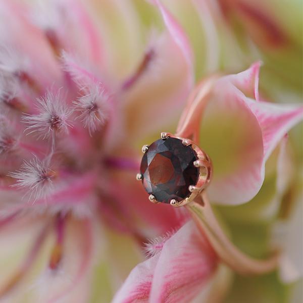 Garnet 8 Claw Ring Set in 9ct Rose Gold