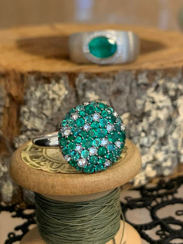 18ct White Gold Disk Ring with Emerald and Inverted Diamonds