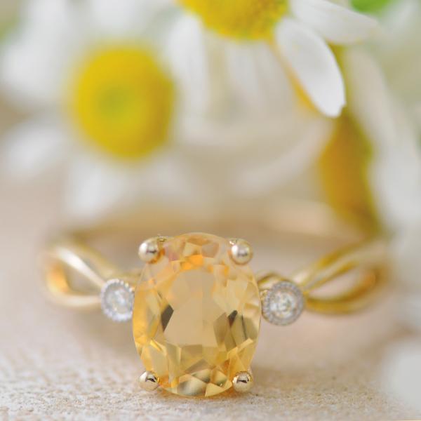 Oval Citrine and Diamond 9K Yellow Gold ring with Split Band