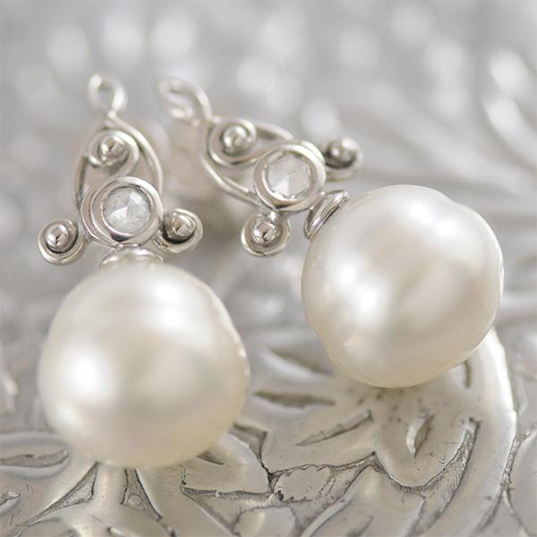 Pearl & Diamond Stud Earrings set in 18k White Gold