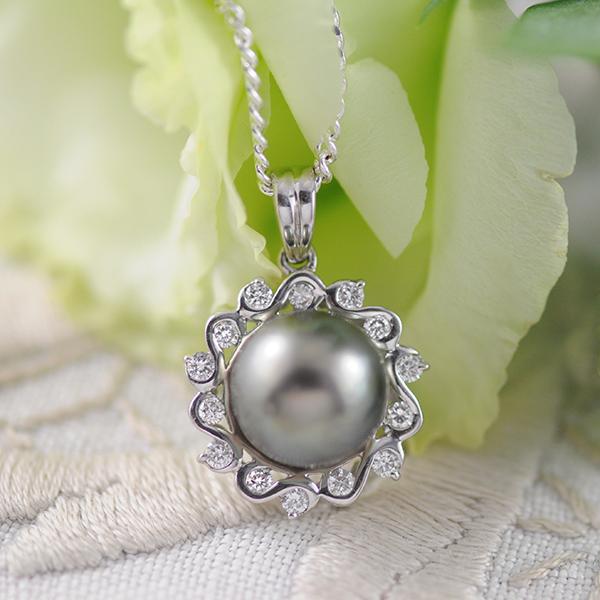 Tahitian Pearl & Diamond Pendant set in 18k White Gold