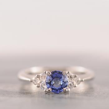 Sapphire & Diamond Ring set in 18k White Gold