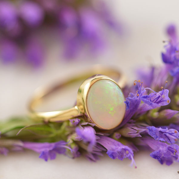 9ct Yelllow Gold Oval Opal Dress Ring