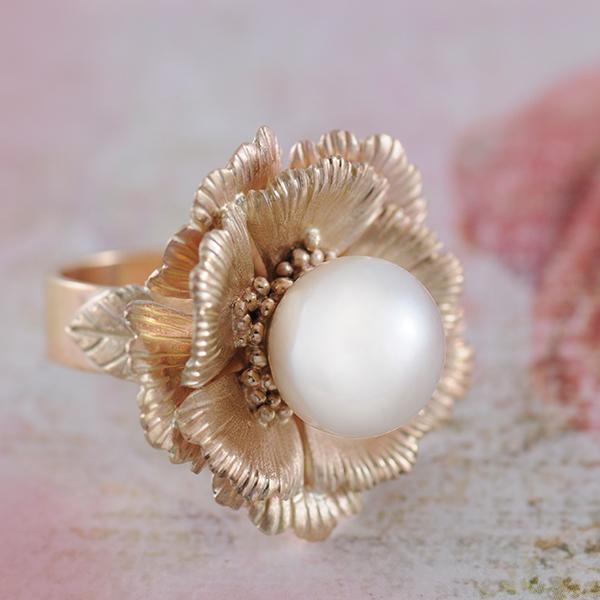 South Sea Pearl and Yellow Gold Flower Ring