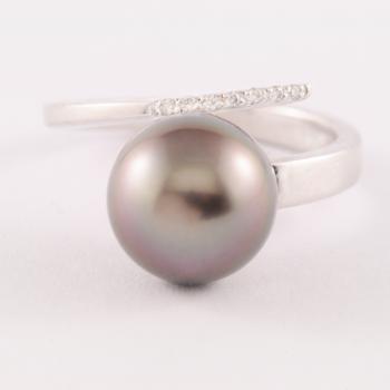 Tahitian Pearl & Diamond Ring set in 18k White Gold