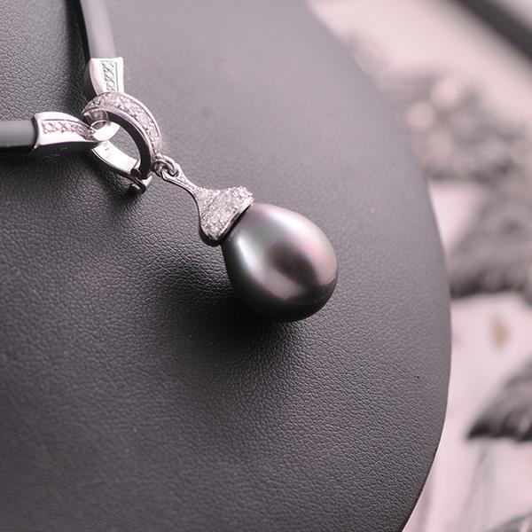 Tahitian Pearl and Diamond Pendant in 18k White Gold