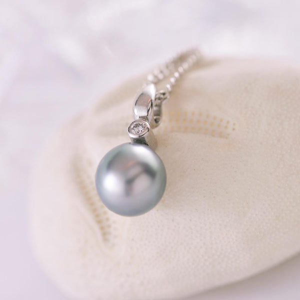 18ct White Gold Tahitian Pearl Pendant with Diamond