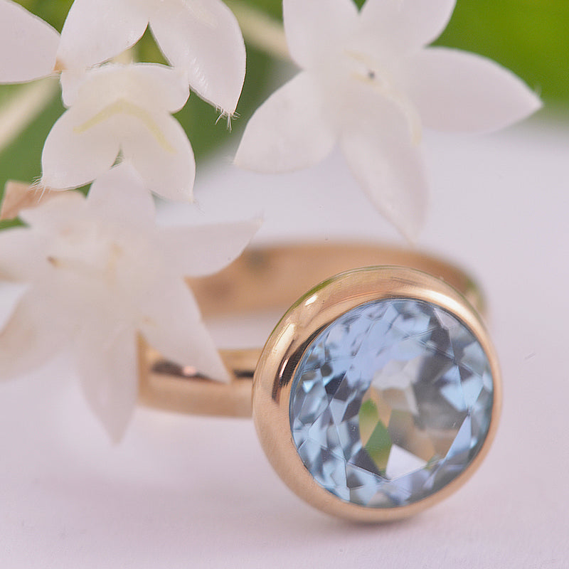 9ct Yellow Gold Round Brilliant Cut Topaz Ring